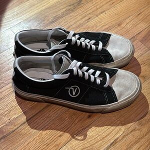 Vans shoes men’s size 9 U.S